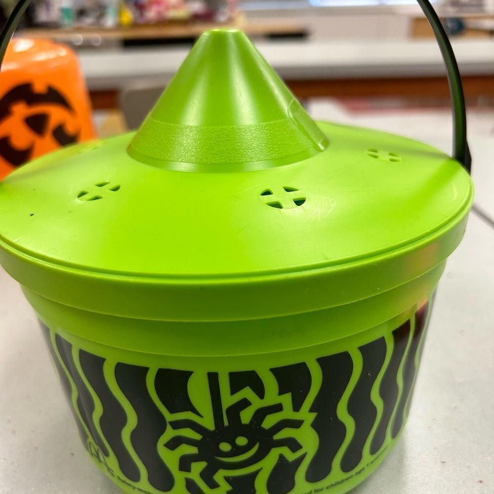 McDonald’s green Witch vintage lunchpail - Picture 4 of 4